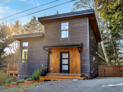 696 N Spruce St Cannon Beach, OR 97110