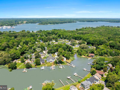 4923 Thomas Dr Shady Side, MD 20764