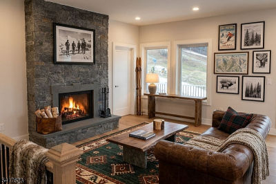 10 Alpine Trl Vernon, NJ 07462