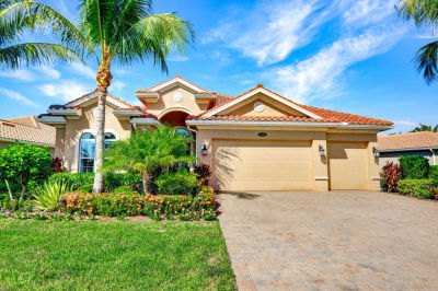 9449 Lagomar Court, Naples, FL, USA