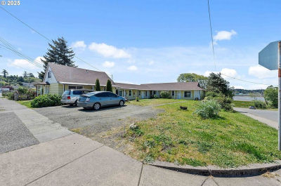 1902 Monroe St North Bend, OR 97459