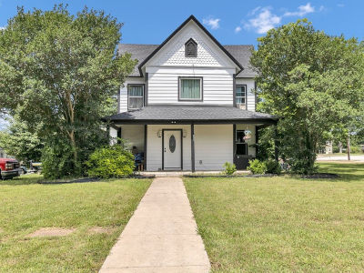 401 S 2nd St Wortham, TX 76693