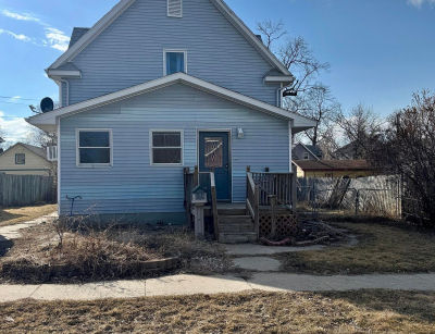 811 4th Ave NE Devils Lake, ND 58301