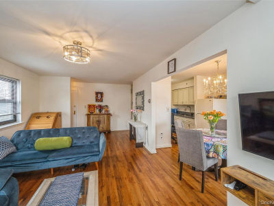 216 Fulton St APT 1B Farmingdale, NY 11735