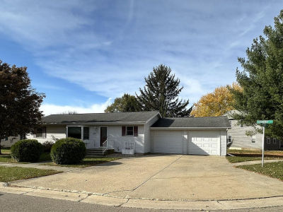 401 Shumway St Lena, IL 61048