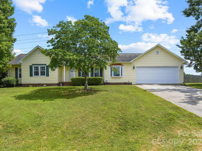 1315 Pear Dr Conover, NC 28613