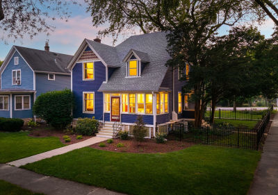 105 S Wright St Naperville, IL 60540