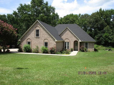 2780 N Crockett Rd Senatobia, MS 38668