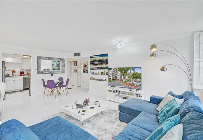 1400 Saint Charles Pl APT 204 Pembroke Pines, FL 33026