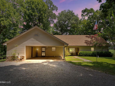 1996 Tanyard Rd Hernando, MS 38632