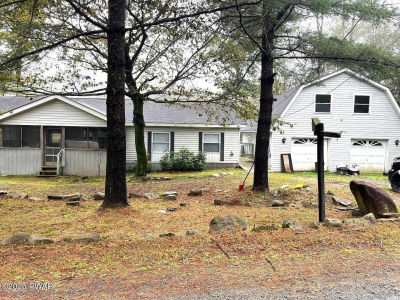 70 Campfire Ln Gouldsboro, PA 18424