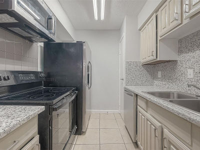 10202 Forum Park Dr APT 14 Houston, TX 77036