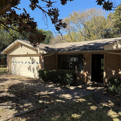 1311 Forrest Dr Canton, TX 75103