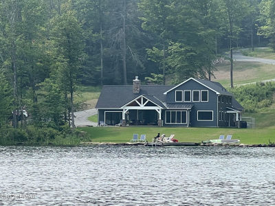 28 Old Woods Rd Equinunk, PA 18417