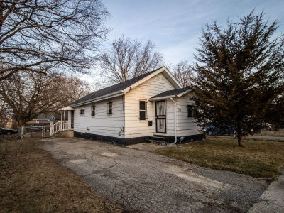 996 Barney Ave Flint, MI 48503