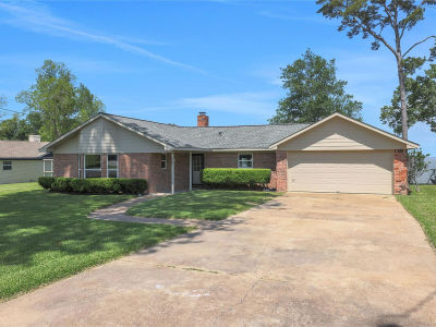 600 High Crest Dr Pointblank, TX 77364