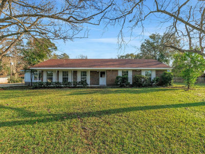 20 Woods Ln Coldspring, TX 77331