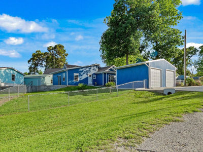 400 Woodland Shores Dr Pointblank, TX 77364