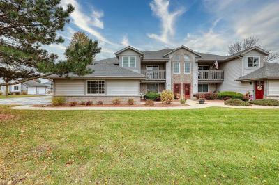 823 Quinlan Dr UNIT E Pewaukee, WI 53072