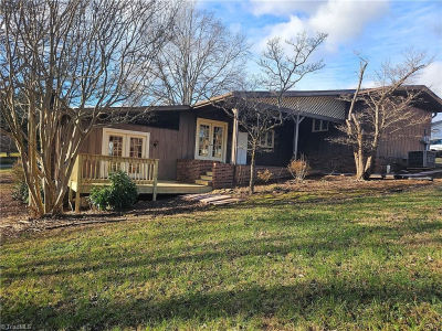 112 Balcony Ln Mount Airy, NC 27030