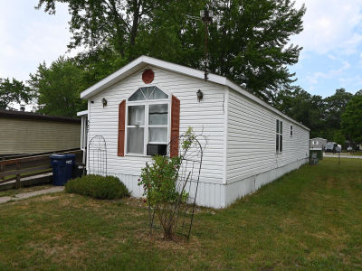 587 S Harvest Ln Muskegon, MI 49442