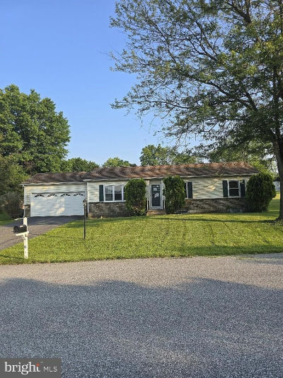 8 Wheatfield Dr Carlisle, PA 17015