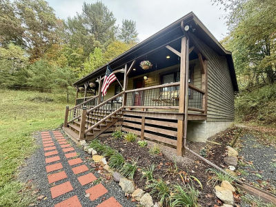 206 Pete Amos Rd Lindside, WV 24951