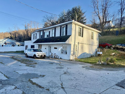 718 Main St Narrows, VA 24124