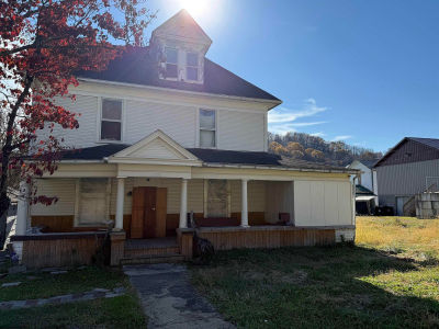 1008 E Main St Mannington, WV 26582