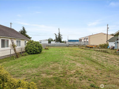 2214 Pacific Ave Hoquiam, WA 98550