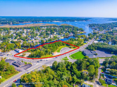 890 Mantoloking Rd Brick, NJ 08723