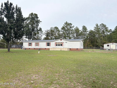 371 Maysville Ln Tar Heel, NC 28392