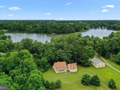 367 Edgewater Ln Montross, VA 22520