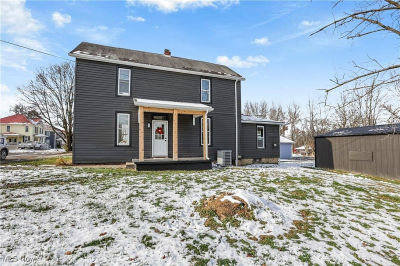 208 Meek Ave Byesville, OH 43723