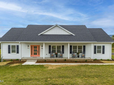 182 Saint Johns Way Chilhowie, VA 24319