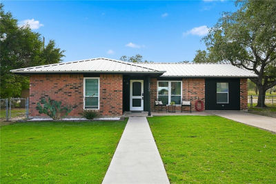 1209 Terry St George West, TX 78022