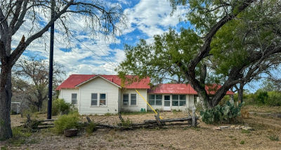 153 County Road 312 George West, TX 78022