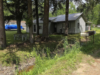 485 Bushong Beach Dr Gladwin, MI 48624