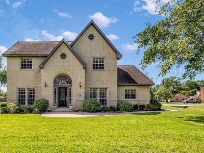 210 River Oaks Dr Mont Belvieu, TX 77523
