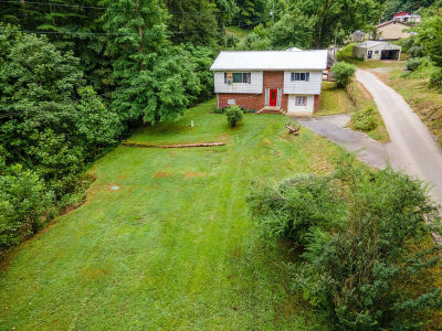 399 Hayes Br Langley, KY 41645