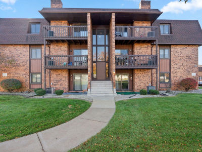 929 W Glen Park Ave APT 304 Griffith, IN 46319