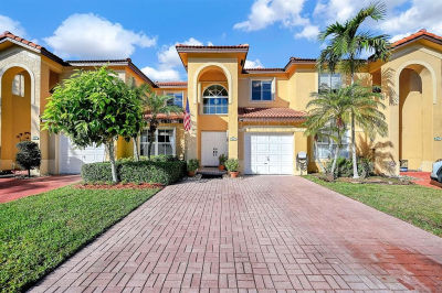 251 W Forest Oak Cir Davie, FL 33325