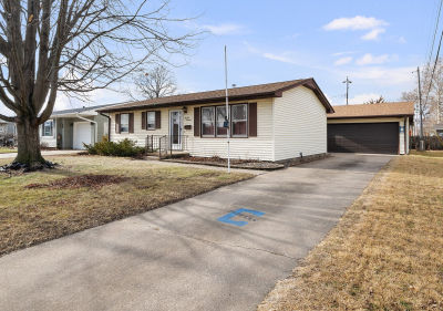 1313 Blackhawk Ln Camanche, IA 52730