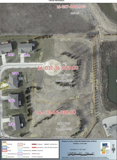 2 Woodridge Ln Grafton, WI 53024