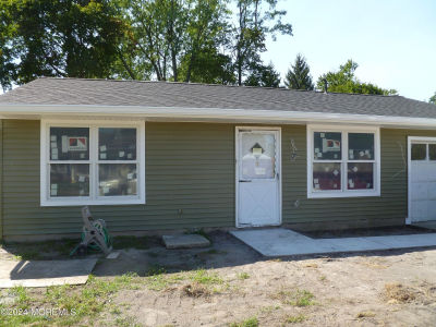 7 Academy St Farmingdale, NJ 07727