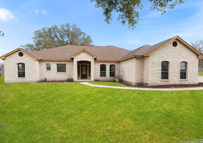 231 Broken Arrow Floresville, TX 78114