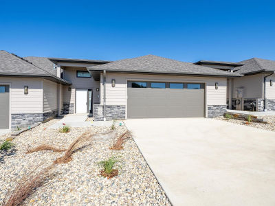 7808 E Bull Pine Trl Sioux Falls, SD 57110