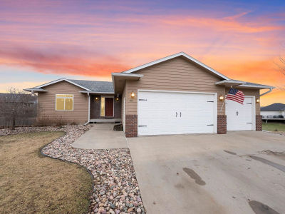 105 Dakota Cir Valley Springs, SD 57068