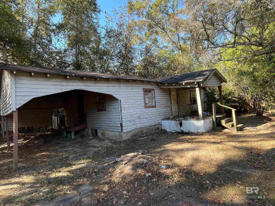 726 Travis St Brewton, AL 36426
