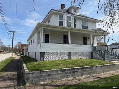 302 S Walnut St Salem, IL 62881